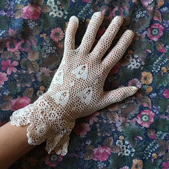 Vintage Accessories - S O L D * Handmade Vintage Cotton Crochet Lace Gloves, Size 6.5-7